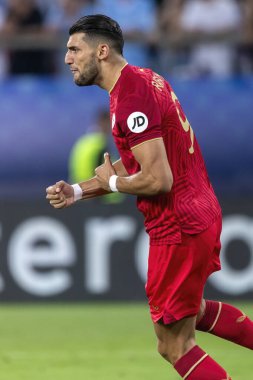 Atina, Yunanistan - 16 Ağustos 2023: Manchester City ile Sevilla arasında oynanan UEFA Süper Kupa Finali sırasında Rafa Mir 'in oyuncusu, Pire' nin Stadyumu Karaiskakis kentinde oynanan karşılaşmada