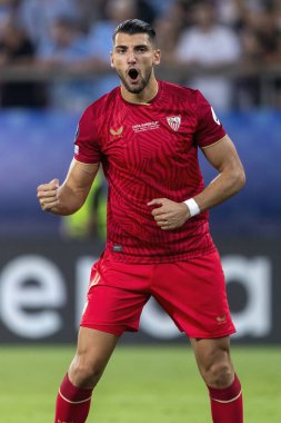 Atina, Yunanistan - 16 Ağustos 2023: Manchester City ile Sevilla arasında oynanan UEFA Süper Kupa Finali sırasında Rafa Mir 'in oyuncusu, Pire' nin Stadyumu Karaiskakis kentinde oynanan karşılaşmada