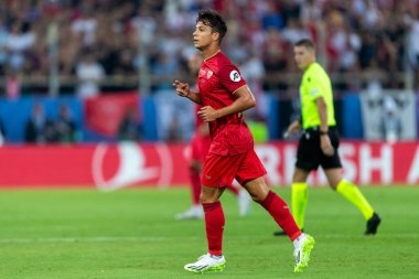 Atina, Yunanistan - 16 Ağustos 2023: Oliver Torres 'in oyuncusu, Manchester City ile Sevilla arasında oynanan UEFA Süper Kupa Finali sırasında Pire' nin Stadyumu Karaiskakis kentinde maç yapıyor