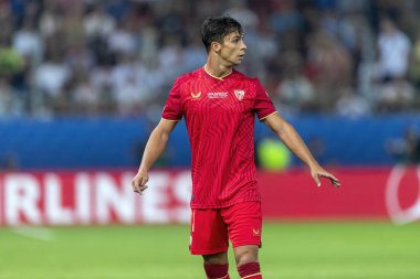Atina, Yunanistan - 16 Ağustos 2023: Oliver Torres 'in oyuncusu, Manchester City ile Sevilla arasında oynanan UEFA Süper Kupa Finali sırasında Pire' nin Stadyumu Karaiskakis kentinde maç yapıyor