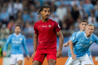 Atina, Yunanistan - 16 Ağustos 2023: Manchester City ile Sevilla arasındaki UEFA Süper Kupa Finali sırasında Pire 'nin Karaiskakis Stadyumu' nda oynanan Loic Bade oyuncusu