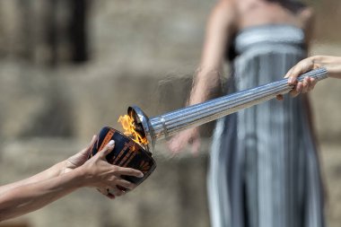 Olympia, Yunanistan - 15 Nisan 2024: Yunanistan 'ın Antik Olympia kentinde düzenlenen Paris 2024 Yaz Olimpiyatları için düzenlenen Olimpiyat alev yakma töreninin son provası