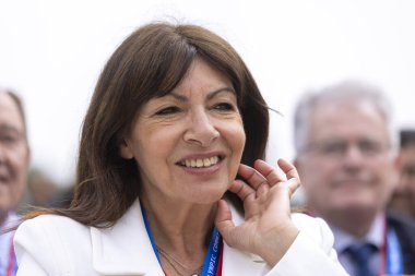 Olympia, Yunanistan - 16 Nisan 2024: Yunanistan 'ın Antik Olympia kentinde düzenlenen 2024 Yaz Olimpiyatları' nda Paris Belediye Başkanı Anne Hidalgo