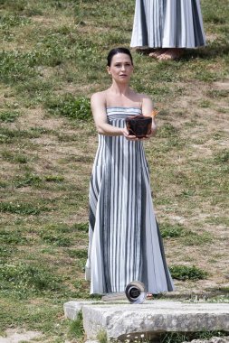 Olympia, Yunanistan - 15 Nisan 2024: Yunanistan 'ın Antik Olimpiyat Olimpiyatları' nda Paris 2024 Yaz Olimpiyatları için Olimpiyat alevi yakma töreni