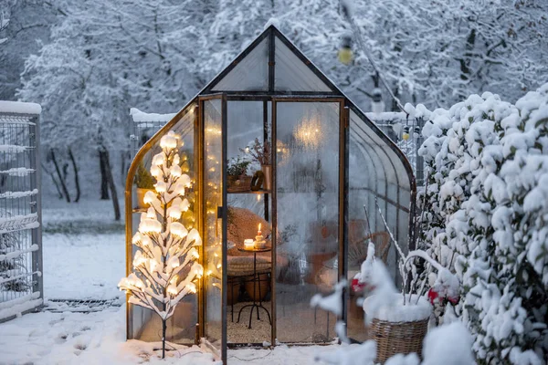 Beautiful Snowy Yard Vintage Greenhouse Glowing Tree Garland Concept New — Stock Photo, Image