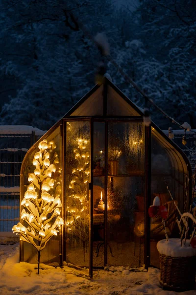 Beautiful Snowy Yard Vintage Greenhouse Glowing Tree Garland Candle Dusk — Stock Photo, Image
