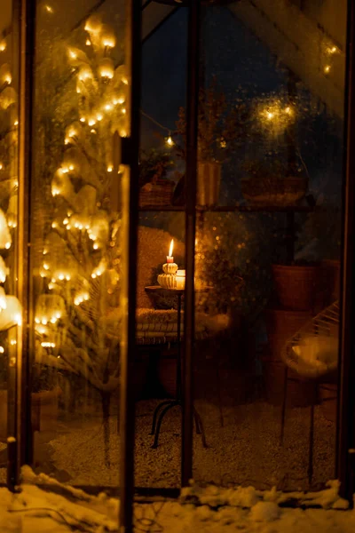 Beautiful Snowy Yard Vintage Greenhouse Glowing Tree Garland Candle Dusk — Stock Photo, Image