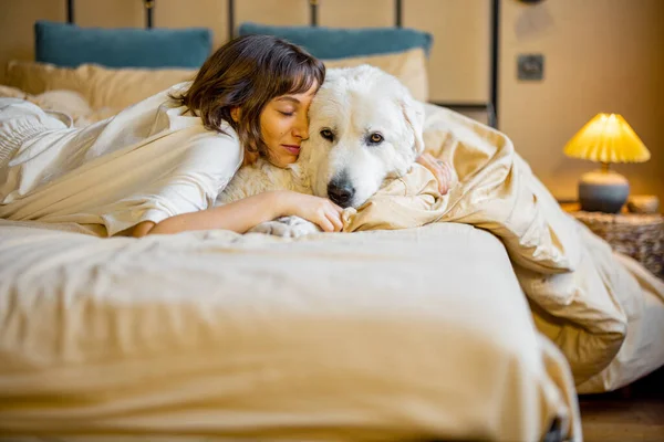 Cute Young Woman Hugs Her White Adorable Dog While Lying — 스톡 사진