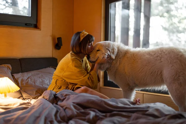 Young Woman Cares Her Huge Adorable White Dog While Lying — Stockfoto