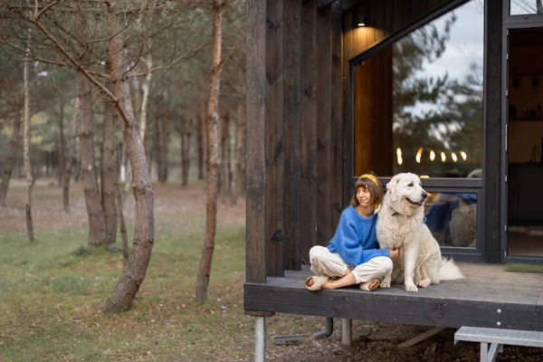 Young Woman Sits Her Dog Porch Wooden House Pine Forest — Zdjęcie stockowe