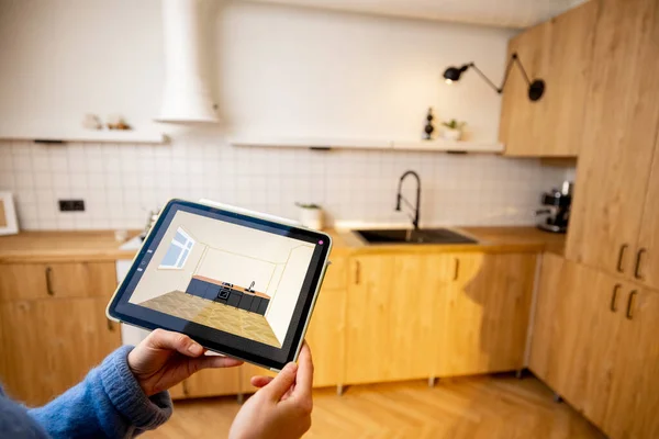 Σχεδιάζοντας Χώρο Κουζίνας Ψηφιακό Tablet Κρατώντας Touchpad Πρόγραμμα Λειτουργίας Του — Φωτογραφία Αρχείου