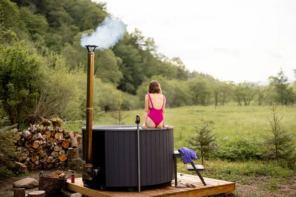 Young Woman Bathing Hot Tub Heated Firewood Resting Mountains Concept — Stock Photo, Image