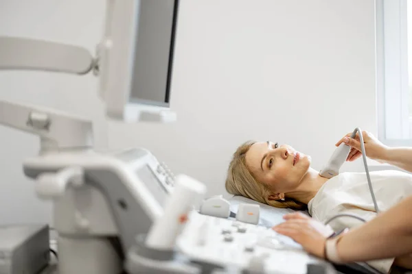 Adult Woman Ultrasound Diagnosis Thyroid Concept Female Hormonal Health Examination — Stock Photo, Image