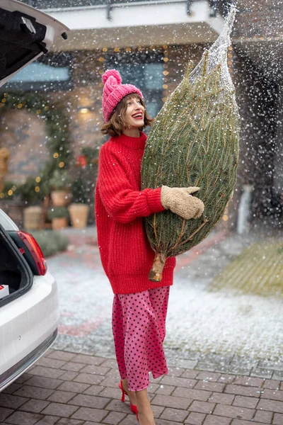 Young Cheerful Woman Red Sweater Hat Carries Wrapped Christmas Tree — Fotografia de Stock