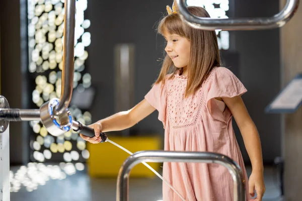 Little Girl Studying Physics Electricity Interactive Model Science Museum Concept — Stock Photo, Image