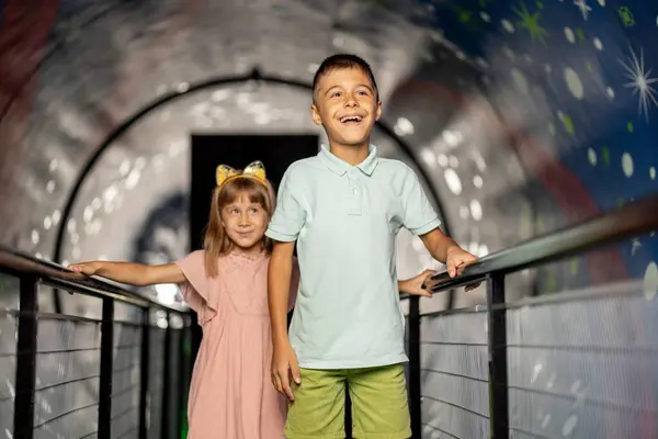 Little Boy Girl Room Shows Universe Gravity Visiting Science Museum — Stock Photo, Image
