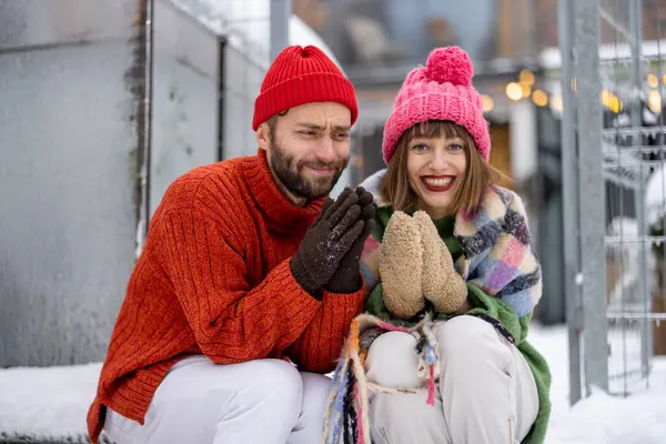 Young Couple Sweaters Hats Gloves Sit Warm Together Porch House — Stock Photo, Image
