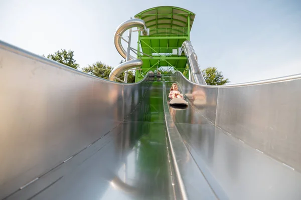 Childrens Slide Terbuat Dari Baja Tahan Karat Taman Hiburan Tampilan — Stok Foto
