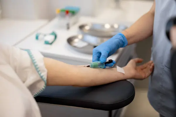 Proses Mengambil Darah Vena Dalam Tabung Tes Laboratorium Close Stok Gambar