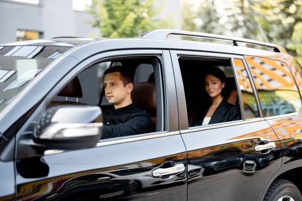 Side View Luxury Suv Vehicle Male Driver Business Lady Backseat — Stock Photo, Image