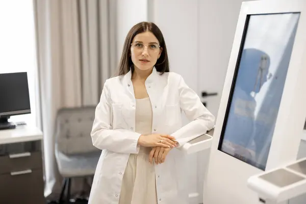 Portrait Doctor Standing Body Analyzer Machine Beauty Salon Concept Non — Stock Photo, Image