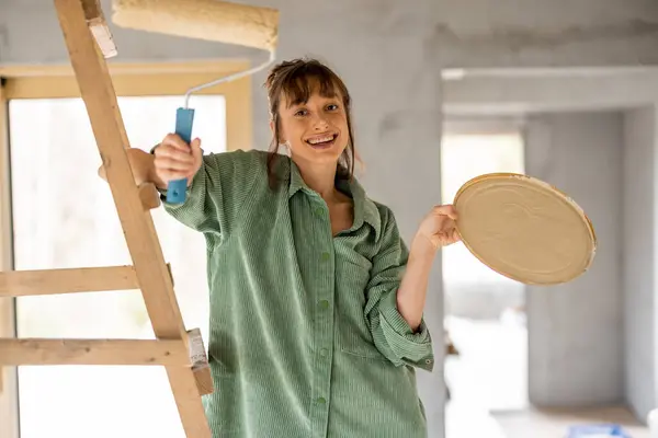Portrait Young Joyful Cute Woman Standing Paint Roller Repairing Process — Stock Photo, Image
