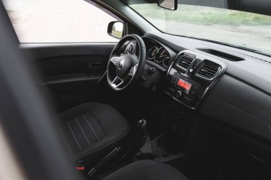 Dnipropetrovsk bölgesi, Ukrayna - 09 Ekim 2022: Renault Logan 2020, araba içeride