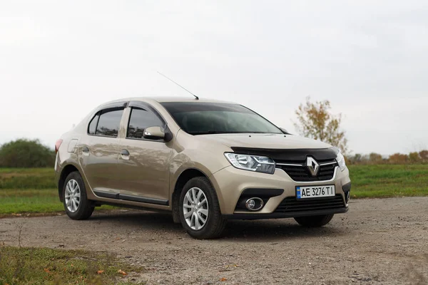 Dnipropetrovsk bölgesi, Ukrayna - 09 Ekim 2022: Renault Logan 2020