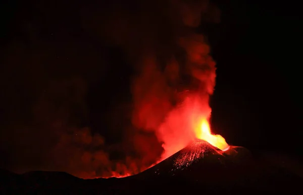 Vulcano Etna Durante Eruzione Con Esplosione Lava Dal Crat —  Fotos de Stock