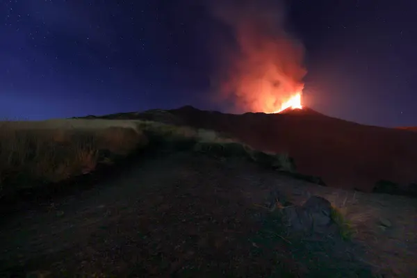 Eruzione Dell Etna Con Vista Panoramica Durante Notte Suggestiv — Foto Stock