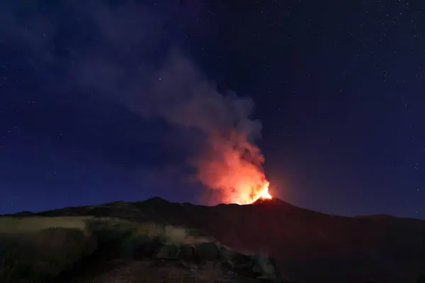 Eruzione Dell Etna Con Vista Panoramica Durante Notte Suggestiv — Stock Photo, Image