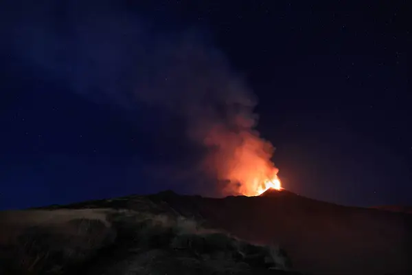 Eruzione Dell Etna Con Vista Panoramica Durante Notte Suggestiv — Stock Photo, Image