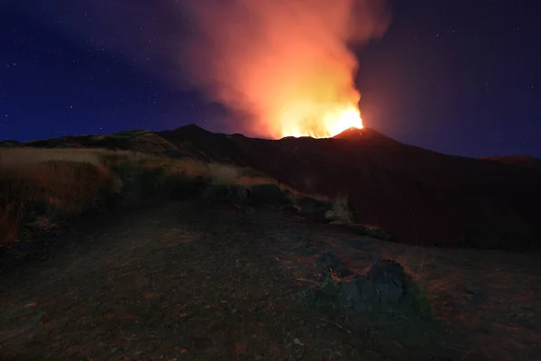 Suggestiva Eruzione Del Vulcano Etna Con Esplosione Lava Dall — Stock fotografie