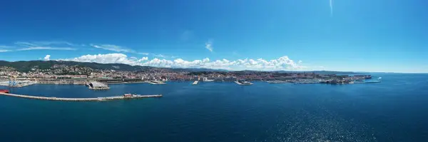 Trieste Uma Visão Panorâmica Aérea Cima Mar Cidade Com Céu — Fotografia de Stock