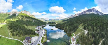 Lago di Misurina dall'alto,panoramica aerea sulle Dolomiti di Sesto