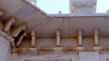 Yassı açı videosundan izole edilmiş beyaz mermer pencere sanatsal tasarımı 22 Ekim 2022 tarihinde Jaswant Thada Jodhpur Rajasthan Hindistan 'da çekilmiştir..