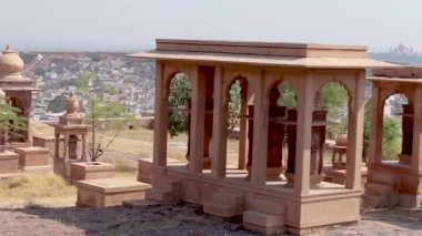 22 Ekim 2022 'de Jaswant Thada Jodhpur Rajasthan Hindistan' da King ailesinin cenaze töreni videosu çekildi..