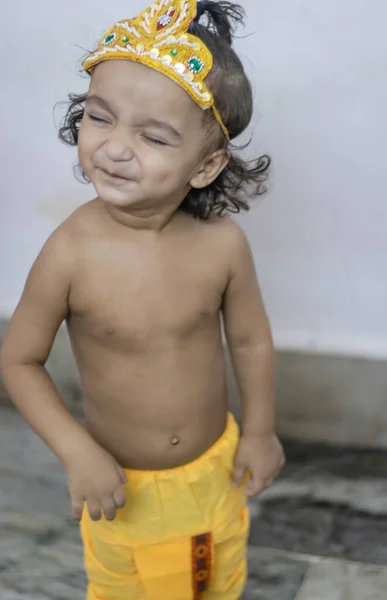 Bebé Niño Lindo Expresión Facial Krishna Vestido Desde Una Perspectiva —  Fotos de Stock