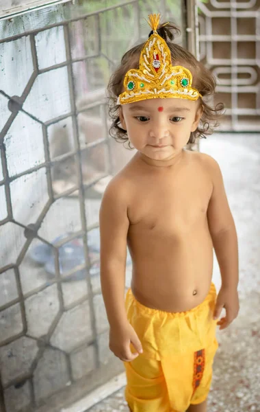 Μωρό Αγόρι Χαριτωμένο Έκφραση Του Προσώπου Krishna Ντυμένος Από Μοναδική — Φωτογραφία Αρχείου