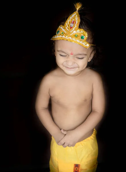 Isolado Bebê Menino Bonito Facial Expressão Krishna Vestido Com Preto — Fotografia de Stock