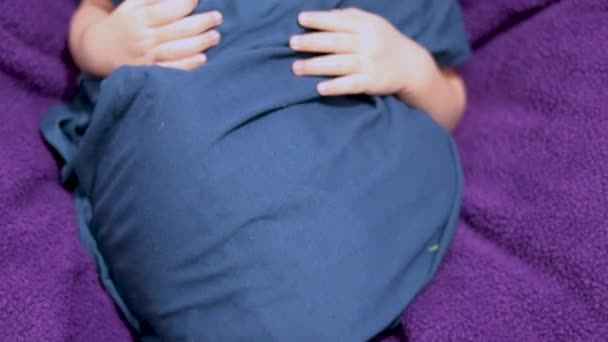 Cute Newborn Baby Sleeping Mom Palm Baby Wrap Top Angle — Stock Video