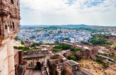 Mavi şehir manzarası sabah düz gökyüzü ile kaleden