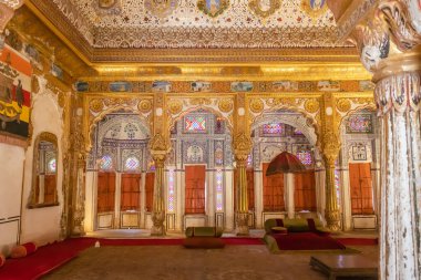 Fool Mahal (Çiçek Sarayı) Çiçek Sarayı veya Kraliyet Sarayı Phool Mahal 'ı farklı açılardan