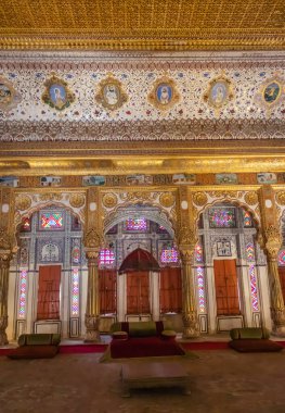 Çiçek sarayı ya da Kral sarayının Phool Mahal 'ı farklı açılardan.