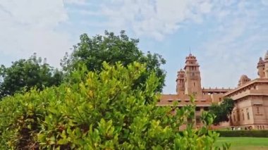 Bhawan Sarayı Jodhpur Rajasthan Hindistan 'da 06 Eylül 2022' de çekilmiş düz açılı bir videodan alınan klasik saray mimarisi..