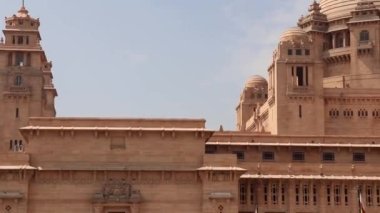 Bhawan Sarayı Jodhpur Rajasthan Hindistan 'da 06 Eylül 2022' de çekilmiş düz açılı bir videodan alınan klasik saray mimarisi..