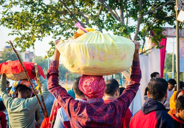 Поклоніння Приносить Жертви Бога Сонця Під Час Фестивалю Чхата Плоским — стокове фото