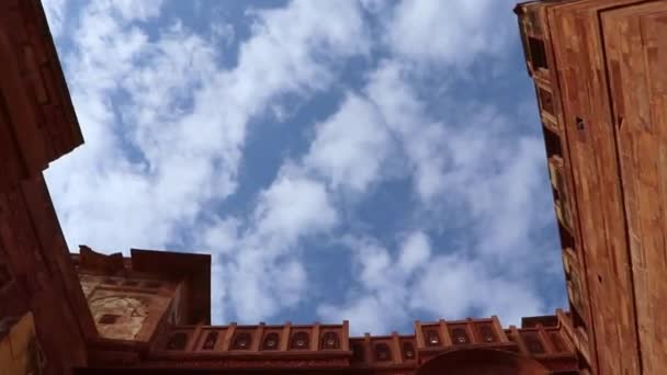 Antik Kale Sanatsal Görünümü Ile Parlak Gökyüzü Sabah — Stok video