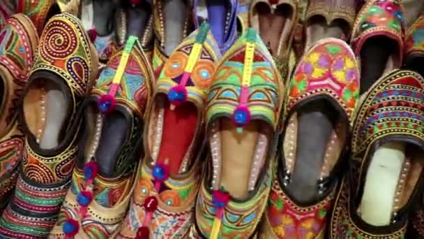 Традиционная Художественная Обувь Многие Разных Углов День — стоковое видео