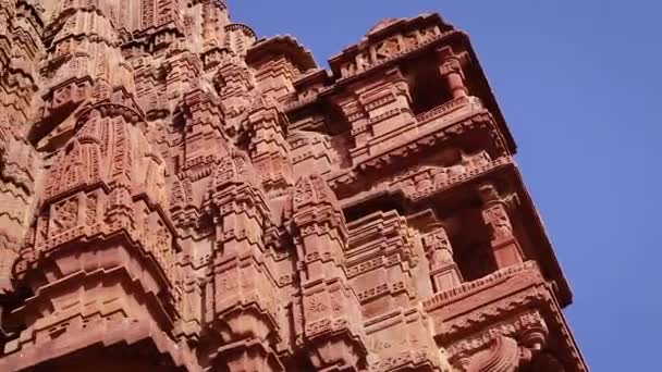 Alten Hinduistischen Tempel Top Architektur Aus Verschiedenen Blickwinkeln Bei Tag — Stockvideo